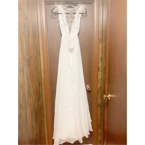 IEENA FOR MAC DUGGAL PLUNGE OSTRICH FEATHER A LINE GOWN IN SIZE 0 - Picture 11 of 12